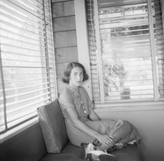 Mrs. William Muschenheim, portrait photograph, between 1911 and 1942. Creator: Arnold Genthe.