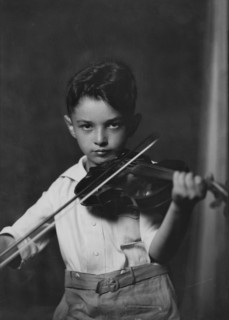 Neighborhood Music School pupil, 1925 Aug. 11. Creator: Arnold Genthe.