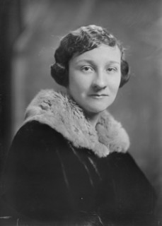 Miss Newport, portrait photograph, 1919 Feb. 28. Creator: Arnold Genthe.