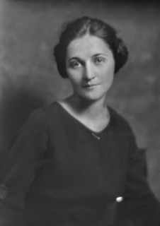 Miss Claire Church Norris, portrait photograph, 1918 Sept. 24. Creator: Arnold Genthe.