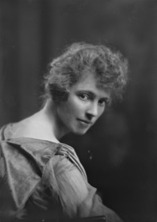 Mrs. Irving Olds, portrait photograph, 1918 Mar. 27. Creator: Arnold Genthe.