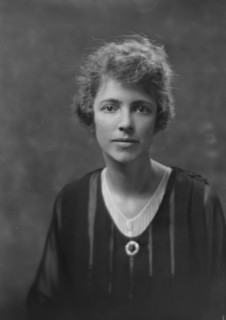 Mrs. Irving Olds, portrait photograph, 1918 Mar. 27. Creator: Arnold Genthe.