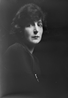 Mrs.Pollock, portrait photograph, 1919 Oct. 30. Creator: Arnold Genthe.