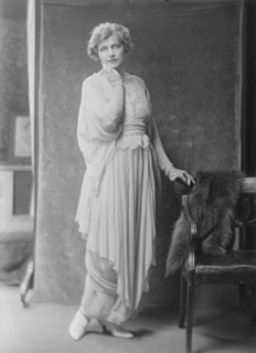Miss Louise Prussing, portrait photograph, 1918 May 31. Creator: Arnold Genthe.