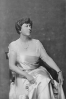 Mrs. F.L. Pruyn, portrait photograph, 1917 Dec. 18. Creator: Arnold Genthe.