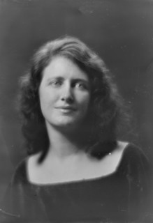 Miss Wynne Pyle, portrait photograph, 1919 June 6. Creator: Arnold Genthe.