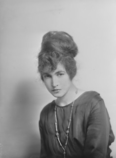 Miss Reilly, portrait photograph, 1918 Oct. 28. Creator: Arnold Genthe.