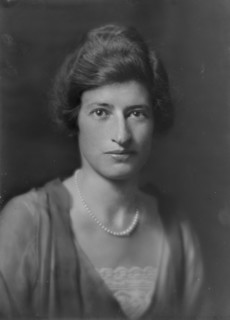 Miss Flore Revalles, portrait photograph, 1918 Sept. 26. Creator: Arnold Genthe.