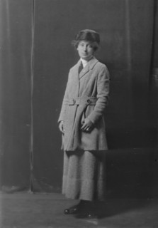 Mrs. E. Terry Smith, (Miss Ethel Walker), portrait photograph, 1918 Oct. 9. Creator: Arnold Genthe.