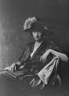 Miss Helen St. Goar, portrait photograph, 1919 Oct. 29. Creator: Arnold Genthe.