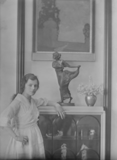Mrs. Harris Stoehr, portrait photograph, 1918 June 3. Creator: Arnold Genthe.