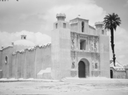 Travel views of Cuba and Guatemala, between 1899 and 1926. Creator: Arnold Genthe.