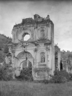 Travel views of Cuba and Guatemala, between 1899 and 1926. Creator: Arnold Genthe.