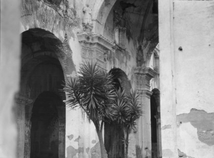Travel views of Cuba and Guatemala, between 1899 and 1926. Creator: Arnold Genthe.
