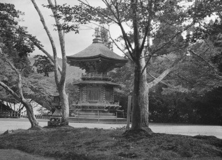 Travel views of Japan and Korea, 1908. Creator: Arnold Genthe.