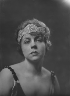 Mrs. H.W. Van Henkelon, portrait photograph, 1919 Mar. 28. Creator: Arnold Genthe.