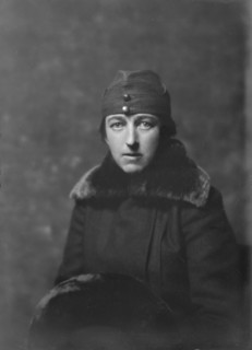 Miss Constance Williams, portrait photograph, 1917 Dec. 6. Creator: Arnold Genthe.