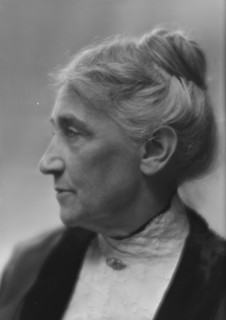 Mitchell, Mary, Mrs., portrait photograph, 1913. Creator: Arnold Genthe.