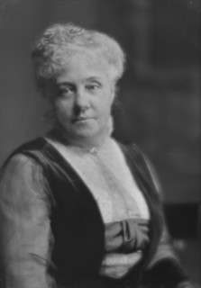 Norden, C., Mrs., portrait photograph, 1915. Creator: Arnold Genthe.