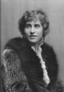 Plimpton, Albert, Mrs., portrait photograph, 1913 Dec. 18. Creator: Arnold Genthe.