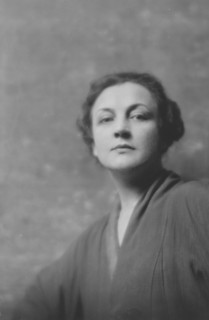 Read, Mrs., portrait photograph, 1916. Creator: Arnold Genthe.