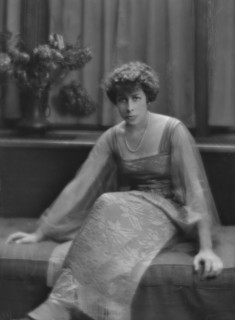 Roe, A.L., Mrs., portrait photograph, 1915. Creator: Arnold Genthe.