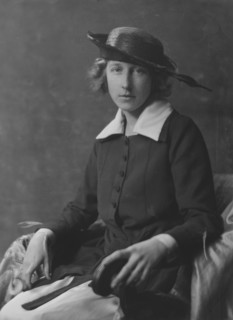 Rummel, William Morse, Mrs., portrait photograph, 1917 May 9. Creator: Arnold Genthe.