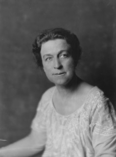 Stone, B.W., Mrs., portrait photograph, 1915. Creator: Arnold Genthe.