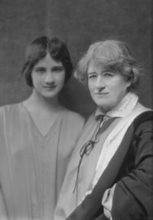 Terry, Ellen, Miss, and Anna Duncan, portrait photograph, 1915. Creator: Arnold Genthe.
