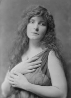Tuazsky, Mrs., portrait photograph, 1916 Mar. Creator: Arnold Genthe.