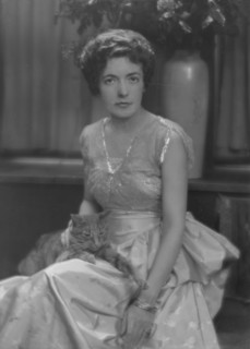 Ballard, Bernice, Mrs., with Buzzer the cat, portrait photograph, 1916 May 19. Creator: Arnold Genthe.