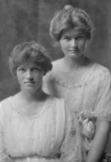 Ward, Dorothy, Miss, and Jane Ward, portrait photograph, 1914 June 11. Creator: Arnold Genthe.