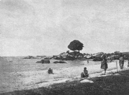 ''Sur les bords lac Victoria pres de Bukoba; Afrique Australe', 1914. Creator: Unknown.