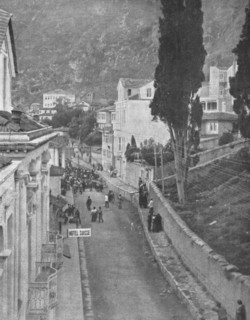 'La Chasse aux Armeniens dans les rues de Trebizonde', 1916. Creator: Unknown.