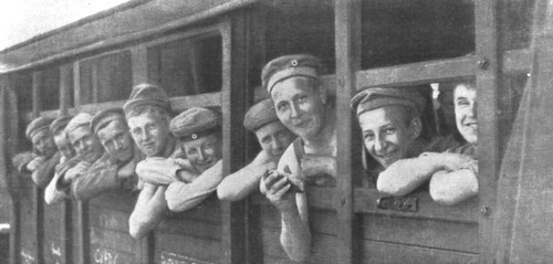 'Evacuation de prisonniers allemands du front de la Somme', 1916. Creator: Unknown.