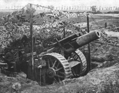 'La Bataille de la Somme; Obusier sous l'abri qui le rend invisible aux avions', 1916. Creator: Unknown.