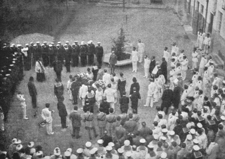 'Aviateurs; Les funerailles de L'aviateur Francais Jean Roulier', 1916. Creator: Unknown.