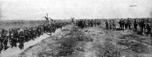 'La bataille de la Somme; Trois instantanes de l'attaque Britannique du 25 septembre..., 1916. Creator: Unknown.