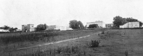 'En Cameroun devenu francais: l'ancien poste allemand de Banyo, l'un des plus beaux du...', 1916. Creator: Unknown.