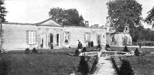 ''Nos regions Devastees; Le chateau d'Etrepy (Marne): facade sur le parc', 1914. Creator: Unknown.