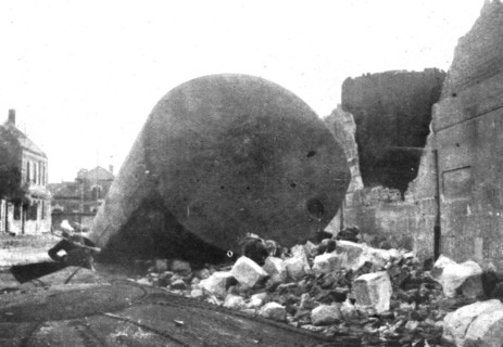 'Les Combats Devant Soissons; Les ruines de la distillerie de Vauxrot', 1915. Creator: Unknown.