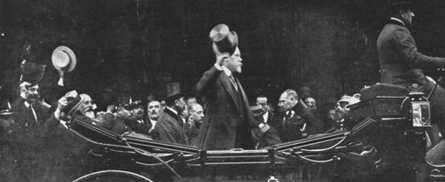 ''M Poincare Hate son retour en France; Rentrant A Paris, le President quitte la gare du Nord',1914 Creator: Unknown.