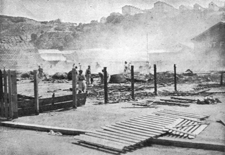 ''La Guerre de Course; Un hangar militaire detruit a Philippeville', 1914. Creator: Unknown.