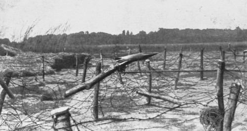 'L'instruction de la Nouvelle armee Belge; L'entrainement de la Nouvelle armee Belge..., 1916. Creator: Unknown.