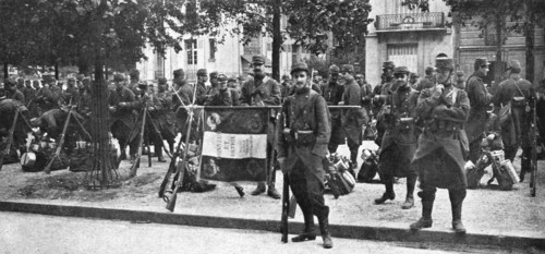 ''Vers le Front; On part: le drapeau du 102 d'infanterie', 1914. Creator: Unknown.