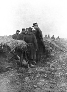 ''La Guerre de Tranchees; Le "Roi-camarade"; Albert 1er Dans les tranchees d'Avecapelle', 1915. Creator: Unknown.