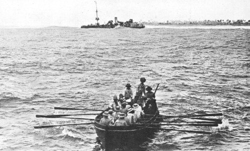 'La fin de L' "Emden"; L' "Emden", a la cote de l'ile Koeling Nord, du groupe des Cocos', 1914. Creator: Unknown.
