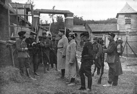 ''Premiers Prisonniers Allemands; Ensuite, on les interroge', 1914. Creator: Unknown.