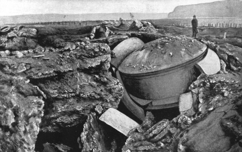 ''Le 420; la chute successive des forts de Liege, le 23 aout', 1914. Creator: Unknown.