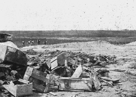 'Derriere la bataille, au Sud de la Somme: avant, pendant et apres une attaque..', 1916. Creator: Unknown.